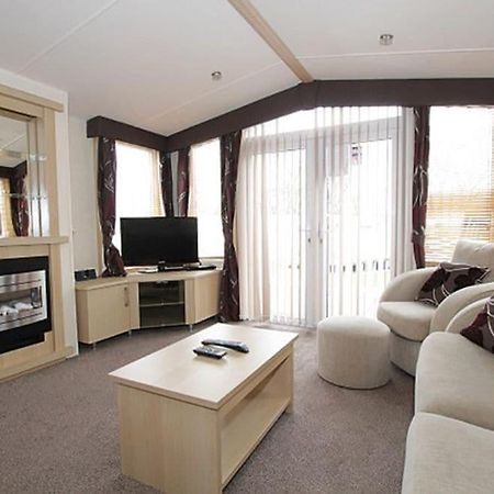 Hoburne Cotswold Hotel South Cerney Exterior photo